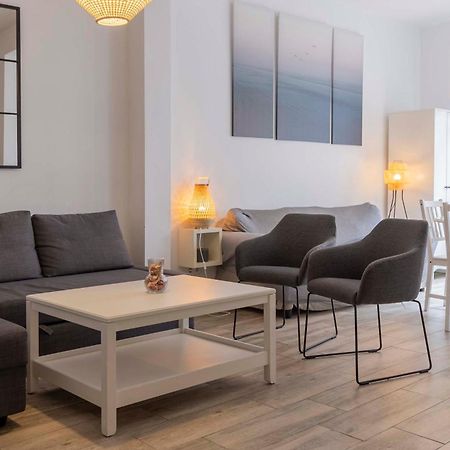 Apartamentos Los Remedios Seville Luaran gambar