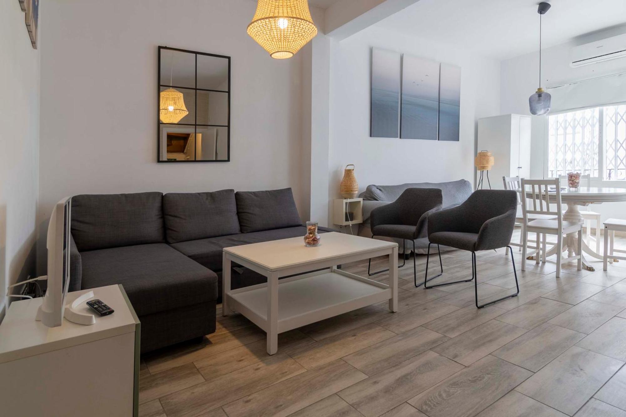 Apartamentos Los Remedios Seville Luaran gambar