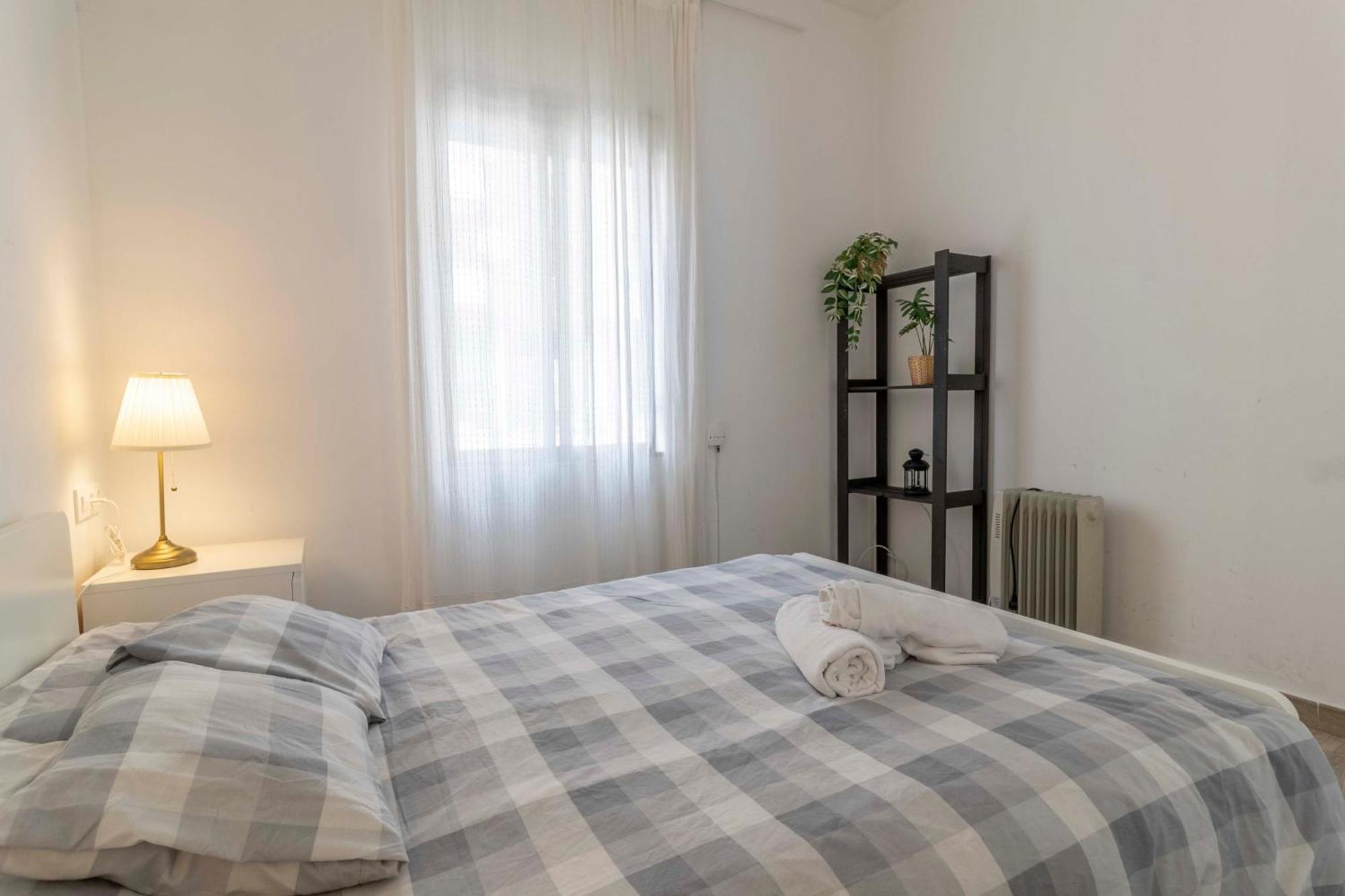Apartamentos Los Remedios Seville Luaran gambar
