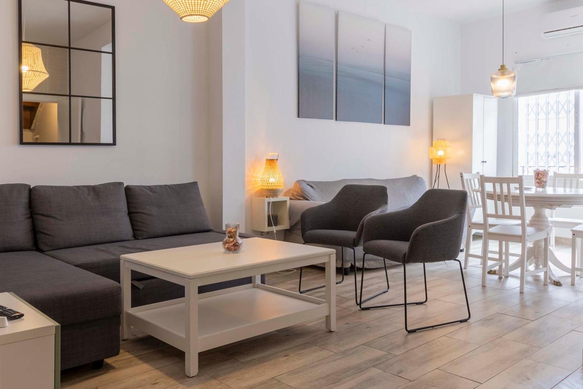 Apartamentos Los Remedios Seville Luaran gambar