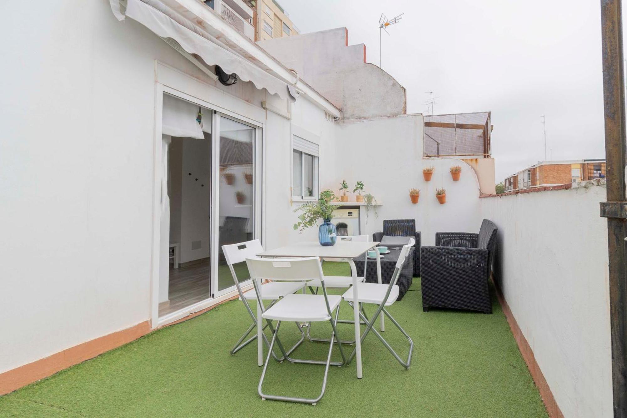 Apartamentos Los Remedios Seville Luaran gambar