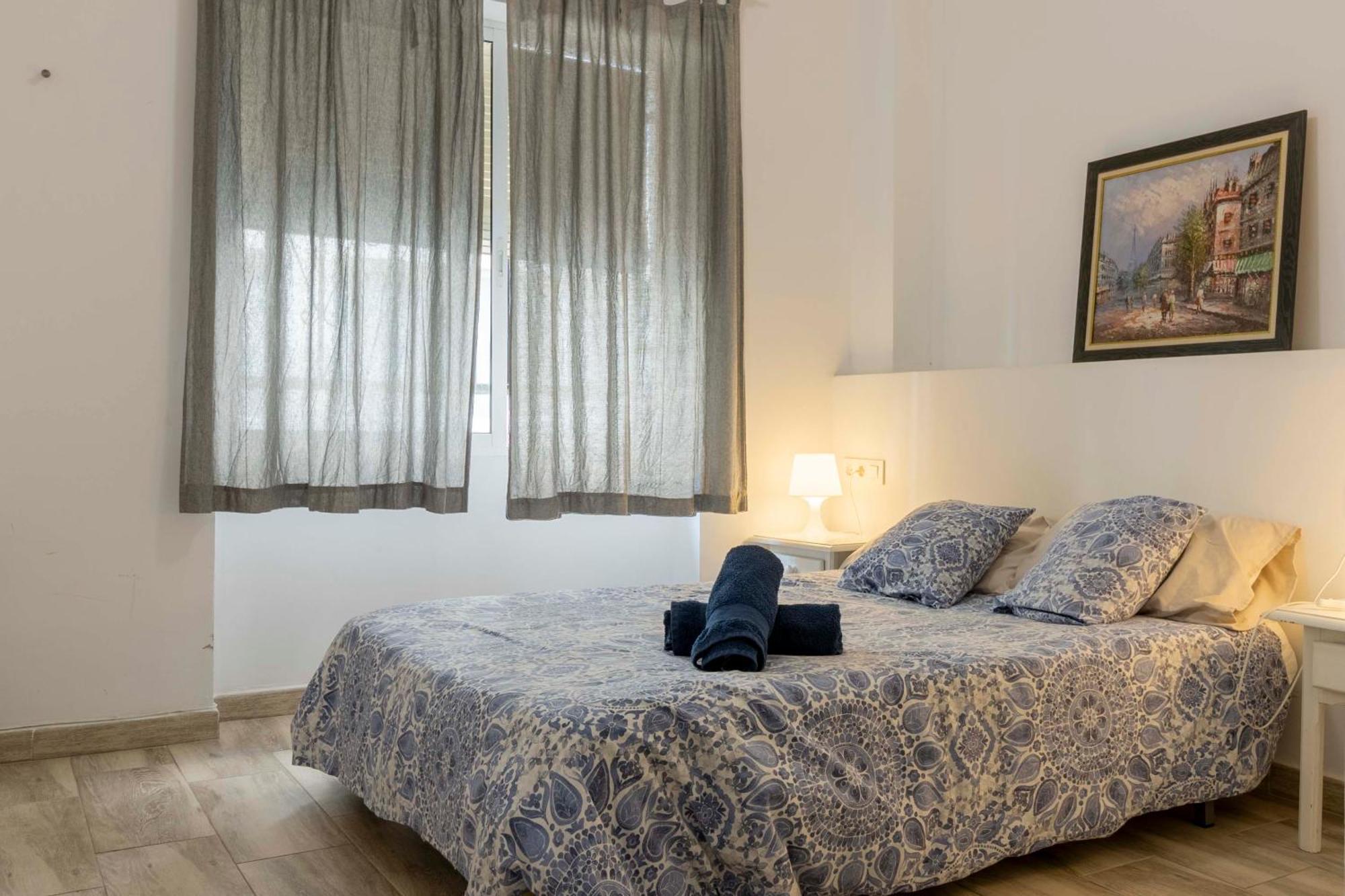 Apartamentos Los Remedios Seville Luaran gambar