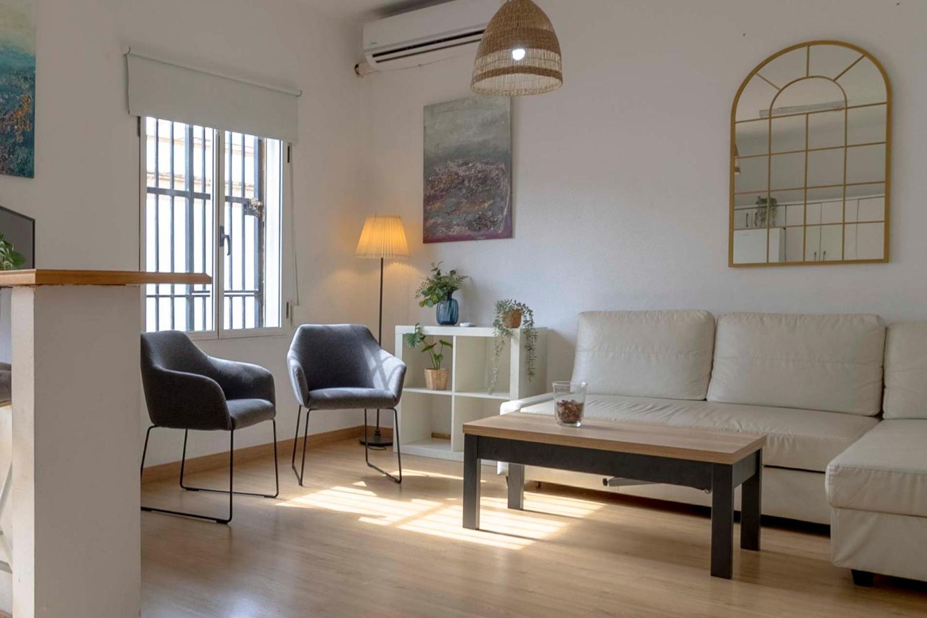 Apartamentos Los Remedios Seville Luaran gambar
