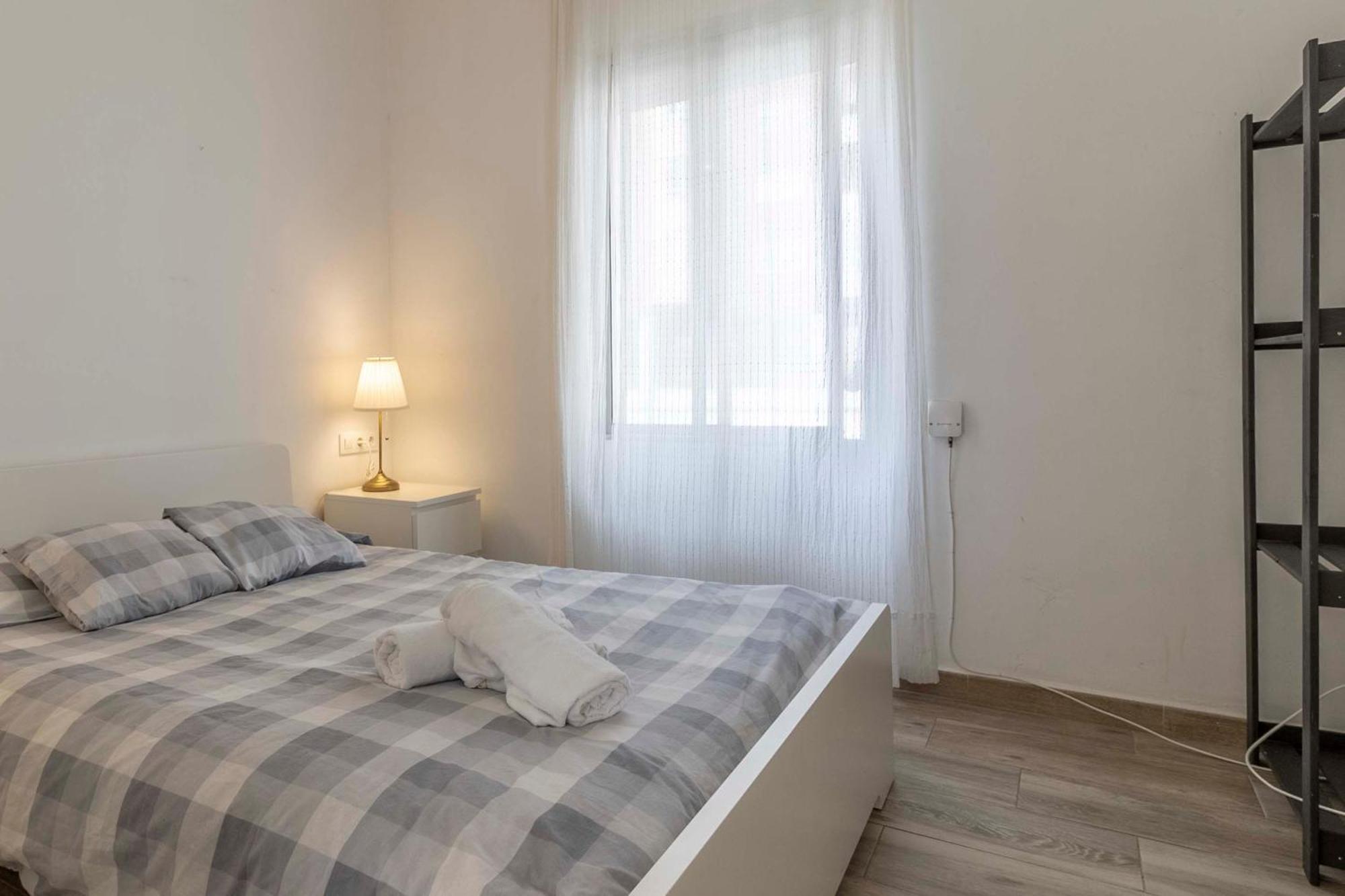 Apartamentos Los Remedios Seville Luaran gambar