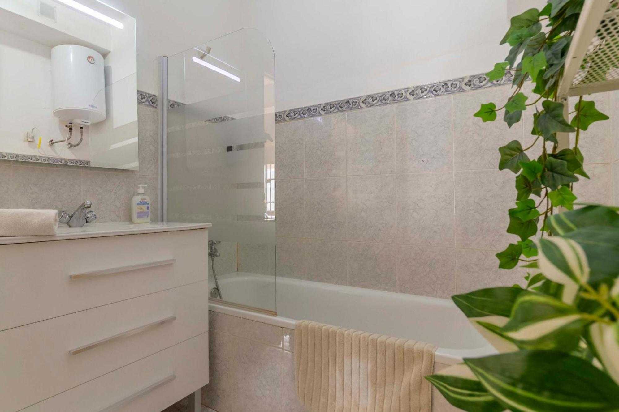 Apartamentos Los Remedios Seville Luaran gambar