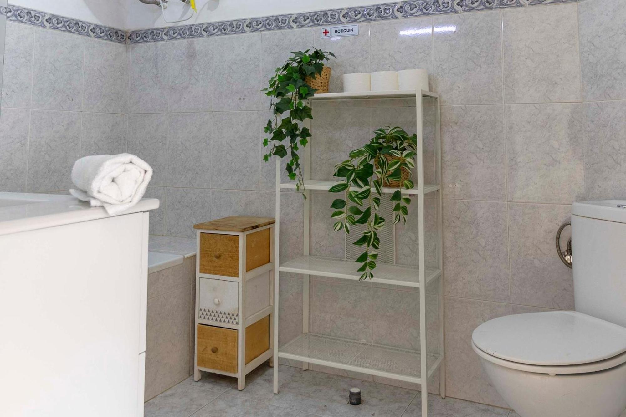 Apartamentos Los Remedios Seville Luaran gambar