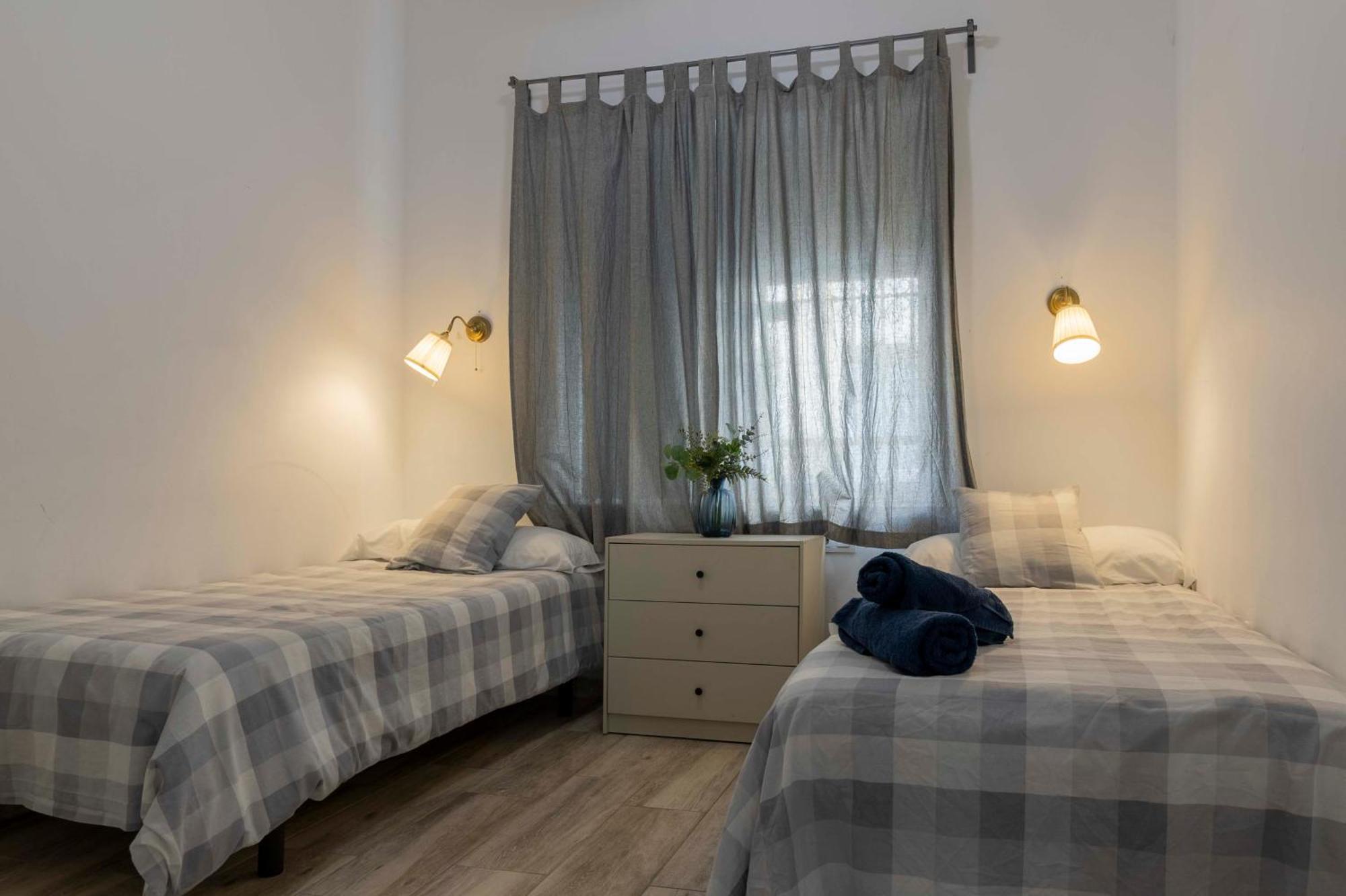 Apartamentos Los Remedios Seville Luaran gambar